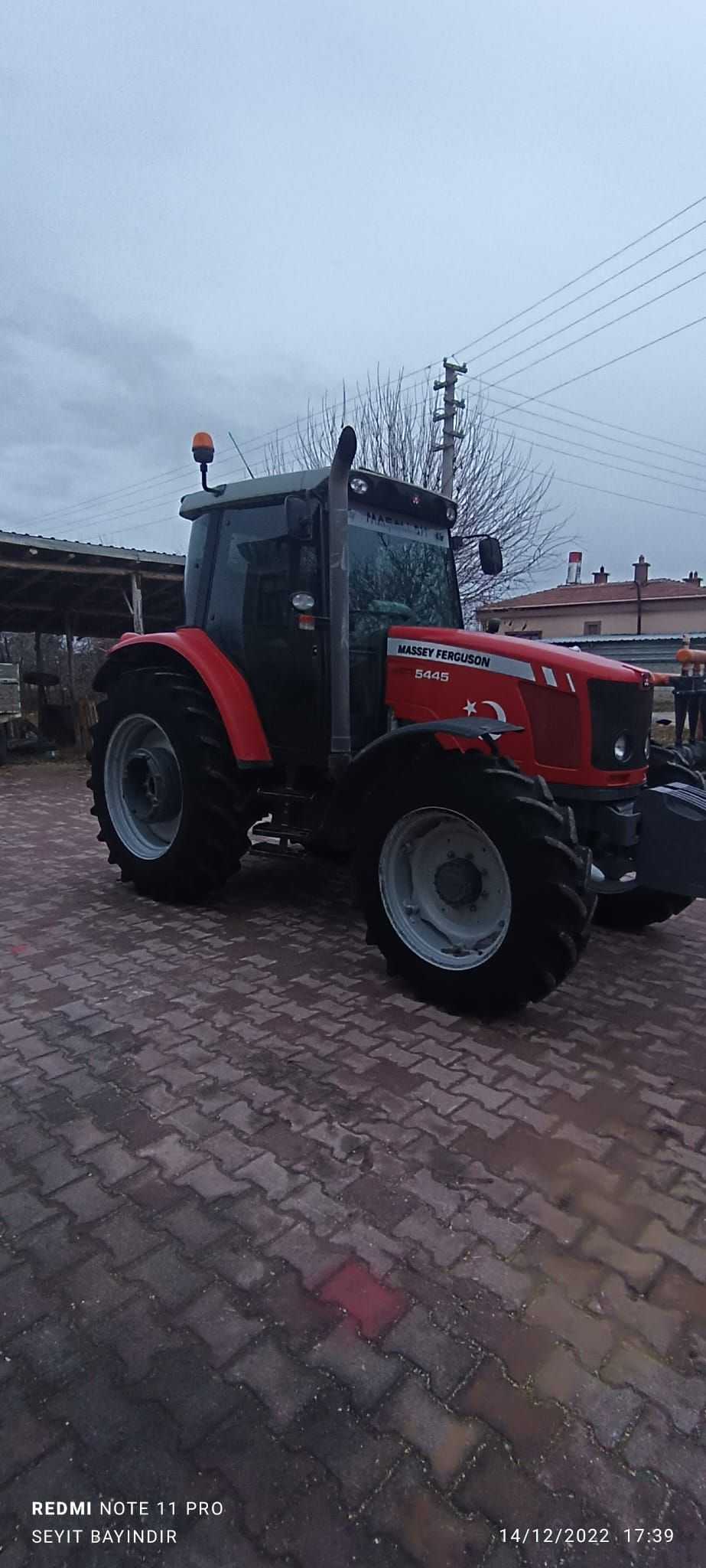 massey-ferguson-5445-traktorum